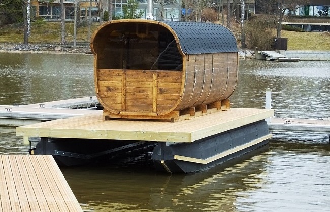 Pirtis bačka ant pontono